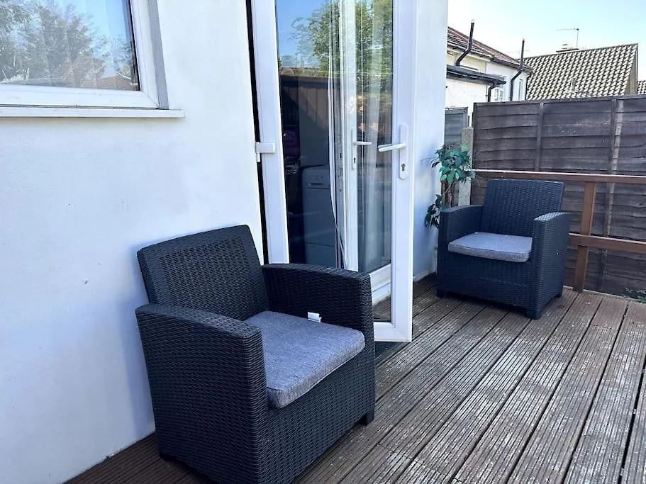 Spacious Holiday Home Near Tube Station - By Starlet Stays Londres