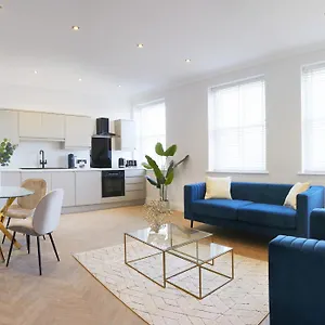 https://the-salisbury-aparthotel.yorkshirehotels.net